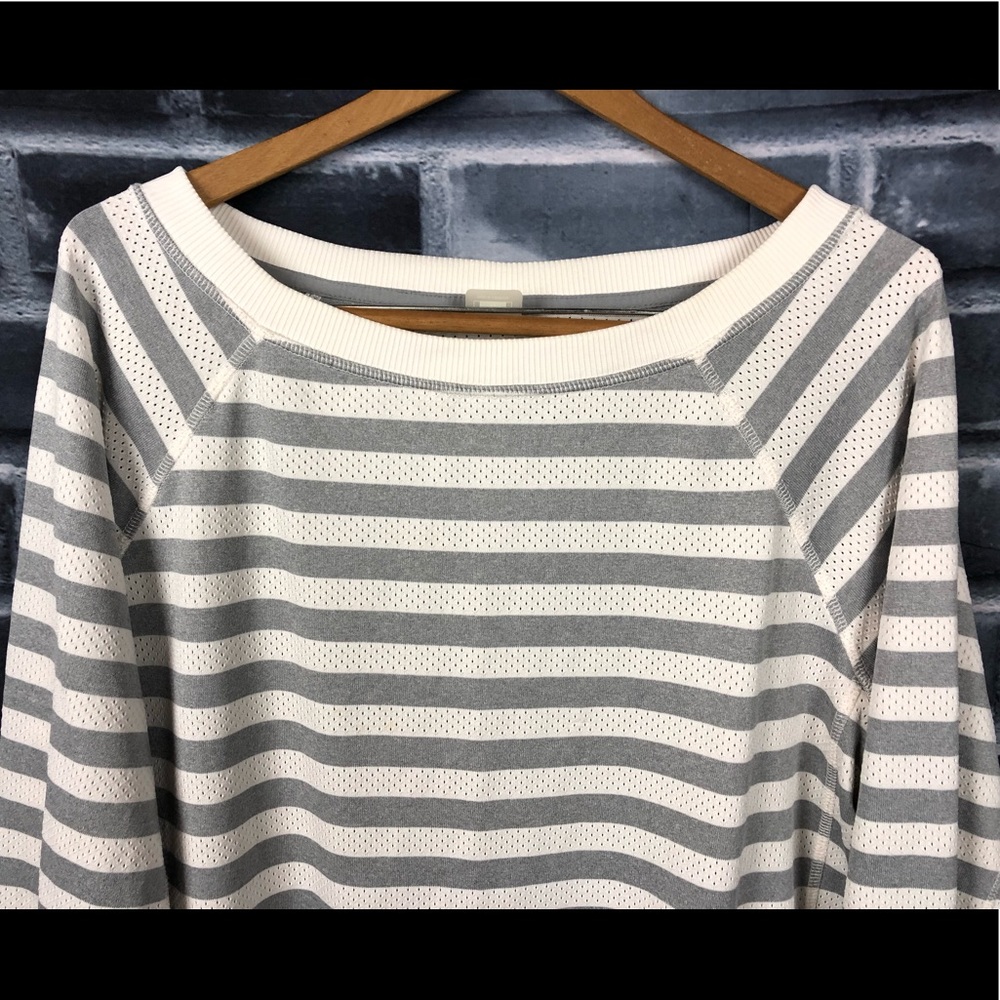 Xersion top. - Picture 6 of 6